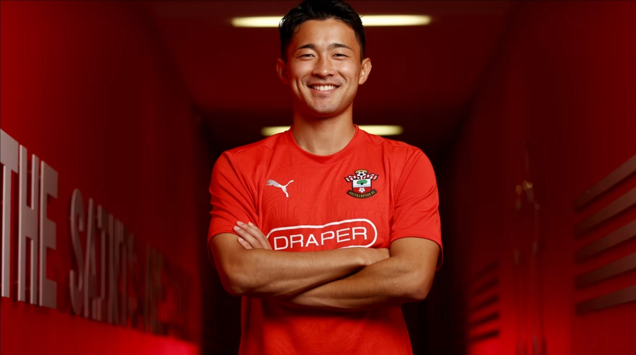 吉田麻也寄语菅原由势：希望把握住在英超的宝贵时光，努力立足