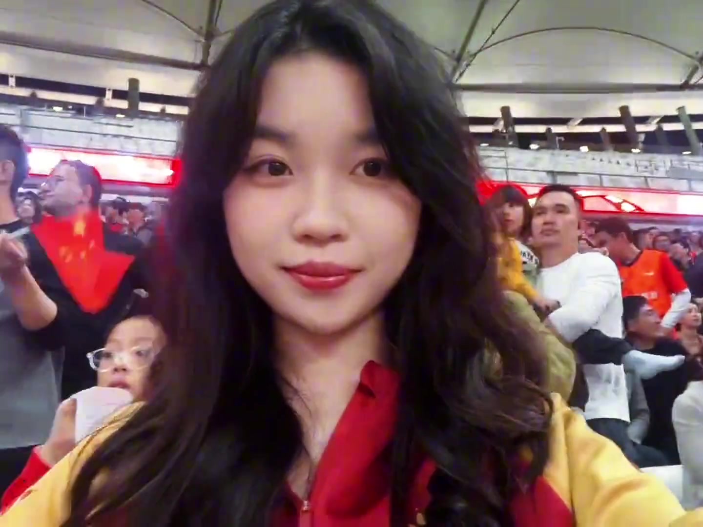 一眼万年！U20国青看台上的小姐姐😍找到了！还是你车球迷