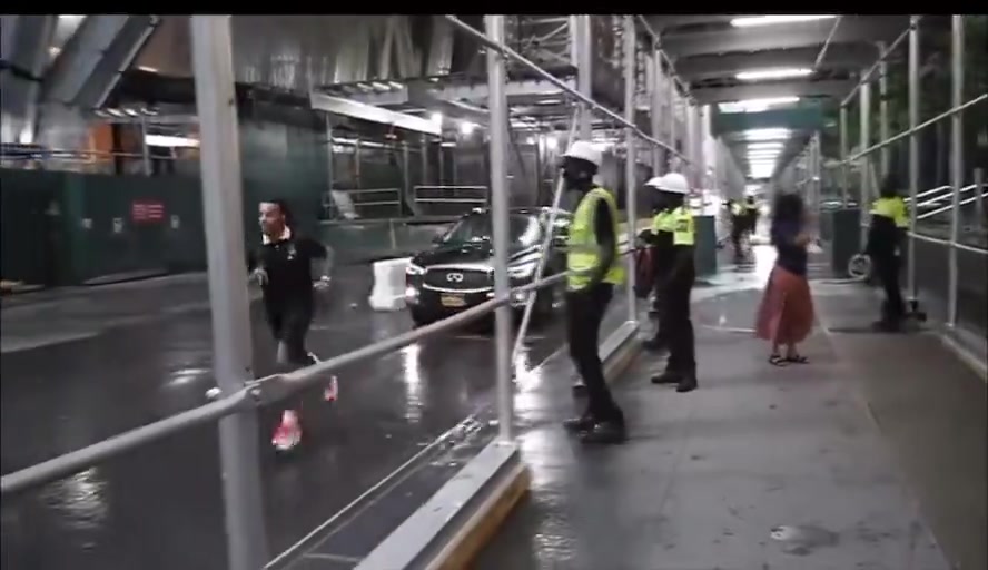 球迷伪造孔德跑步视频，孔德回应：为啥我要冒雨在街上疯跑？